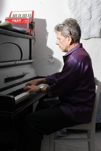 Steve Morrall am Klavier in der Villa La Rogaia